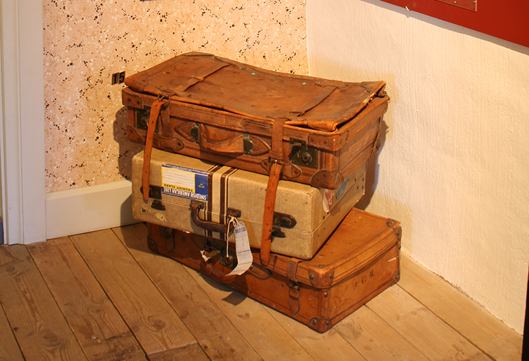 bild av resväskor som användes vid emigrationen